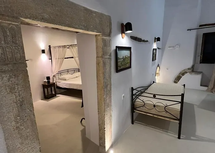 Apartment Katharsis - 15th C Venetian Palace - Naxos Old Town Iv Naxos City