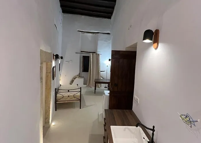 Katharsis - 15th C Venetian Palace - Naxos Old Town Iv Apartment *